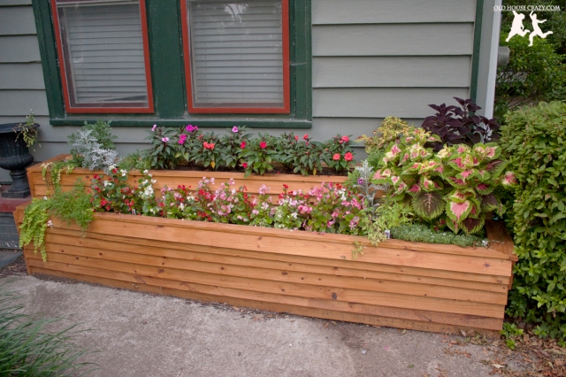 Build A Custom Two Tiered Flower Planter Diy Add Curb Appeal Old House Crazy - Front Of House Planter Box Ideas